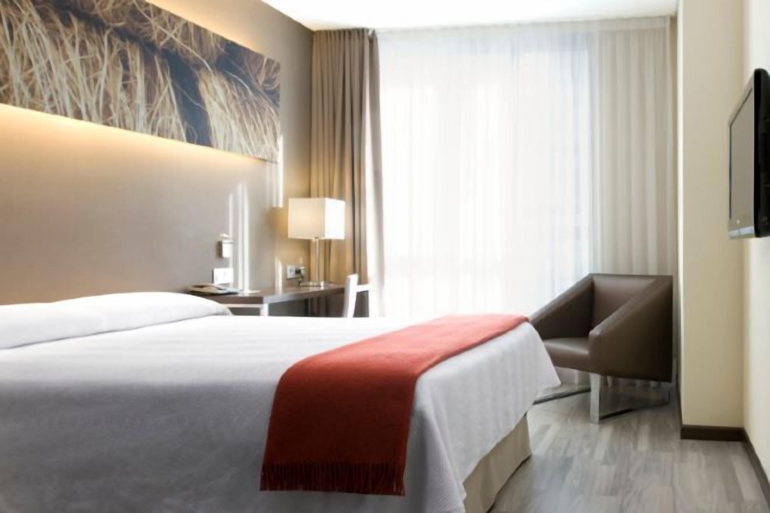 1 bedroom, premium bedding, minibar, in-room safe