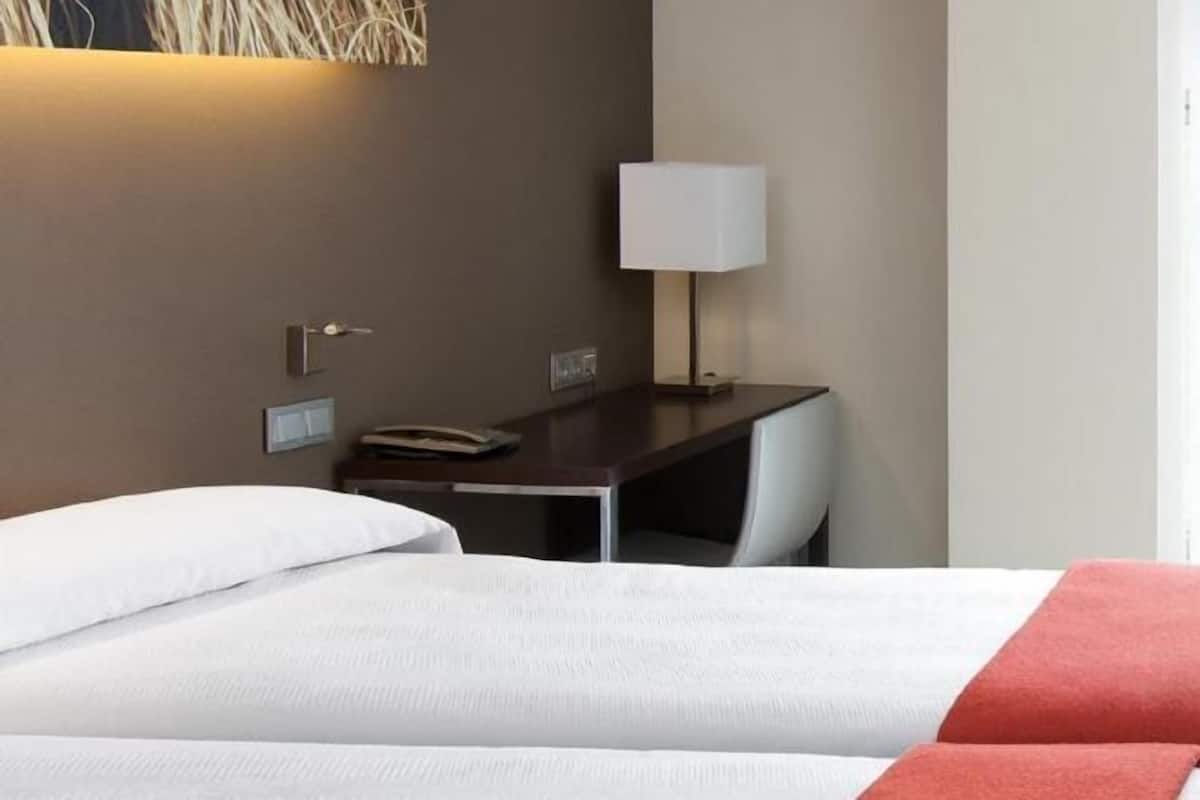 1 bedroom, premium bedding, minibar, in-room safe