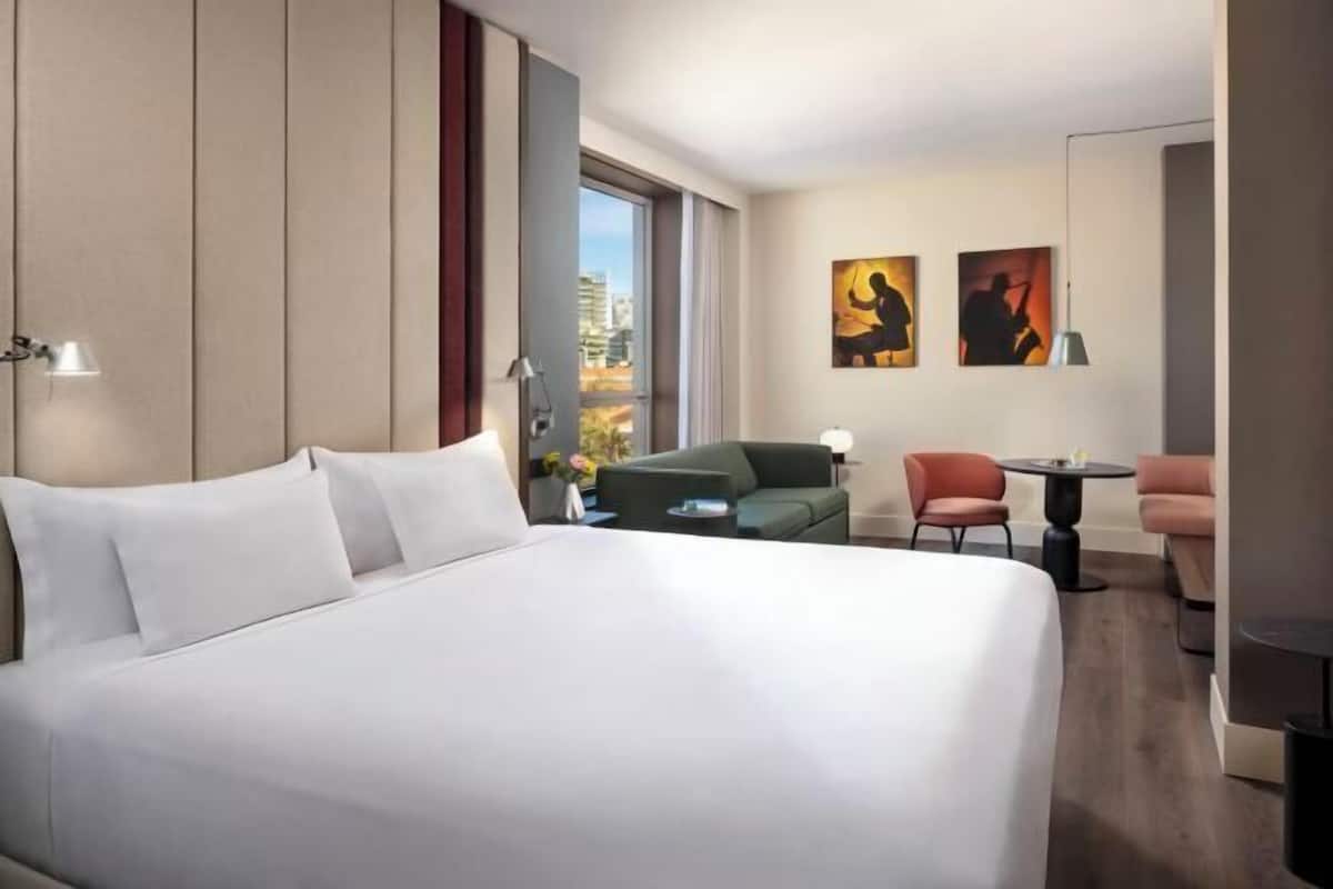 1 bedroom, premium bedding, minibar, in-room safe