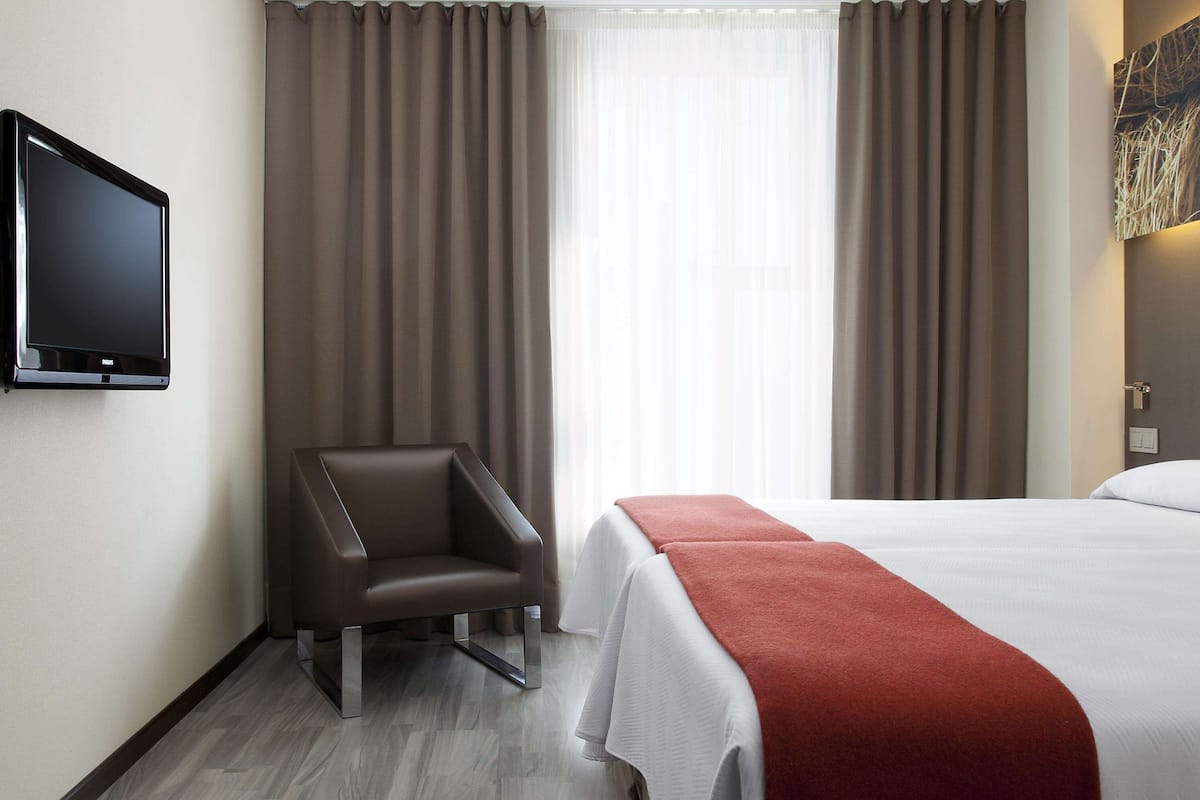 1 bedroom, premium bedding, minibar, in-room safe