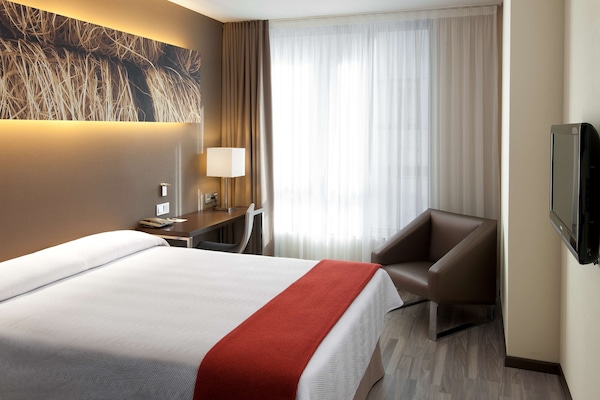 1 bedroom, premium bedding, minibar, in-room safe