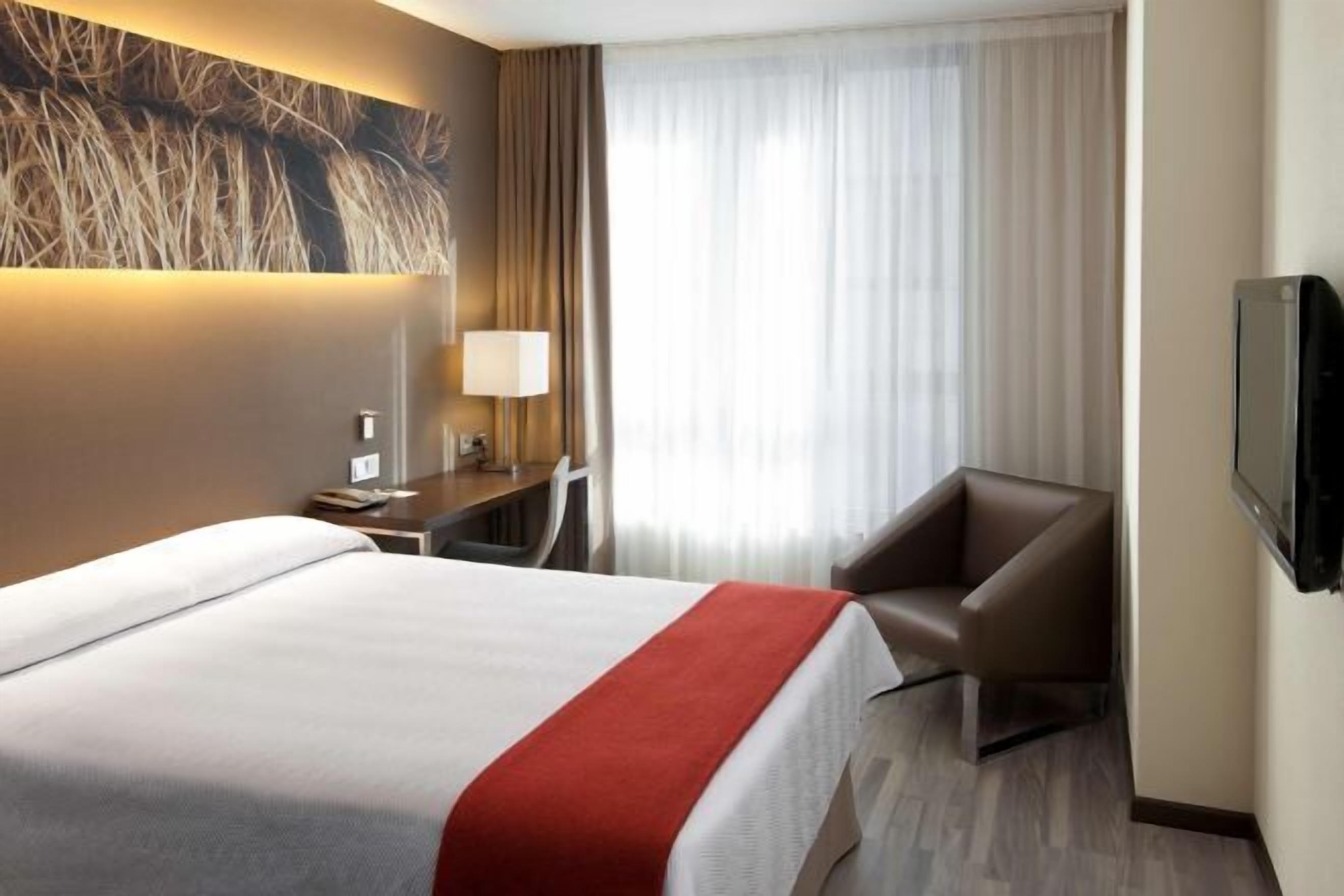 1 bedroom, premium bedding, minibar, in-room safe