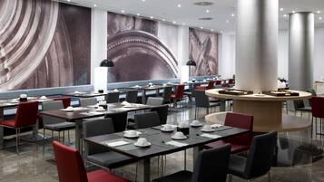 Tägliches Frühstücksbuffet gegen Gebühr