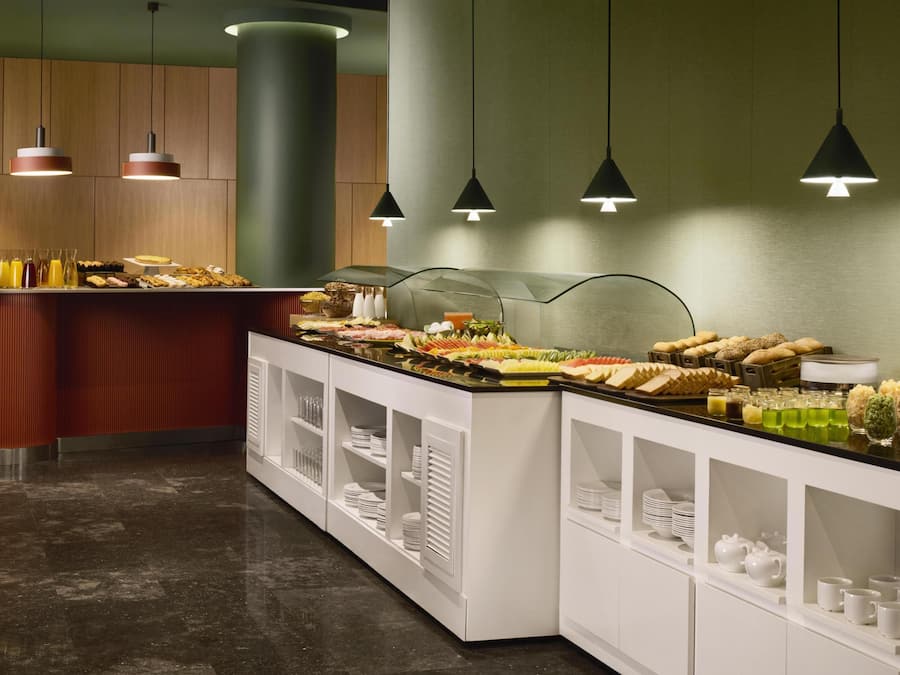 Café da manhã com buffet todos os dias mediante uma taxa