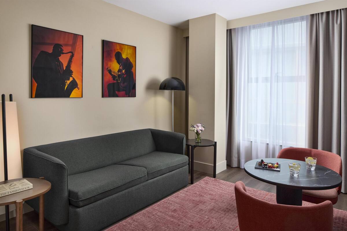 1 bedroom, premium bedding, minibar, in-room safe