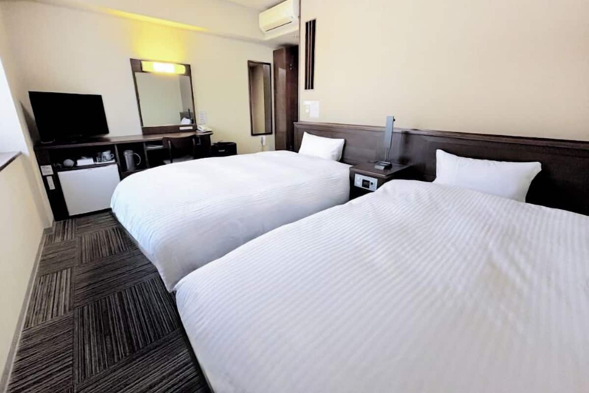 1 bedroom, desk, free WiFi, bed sheets