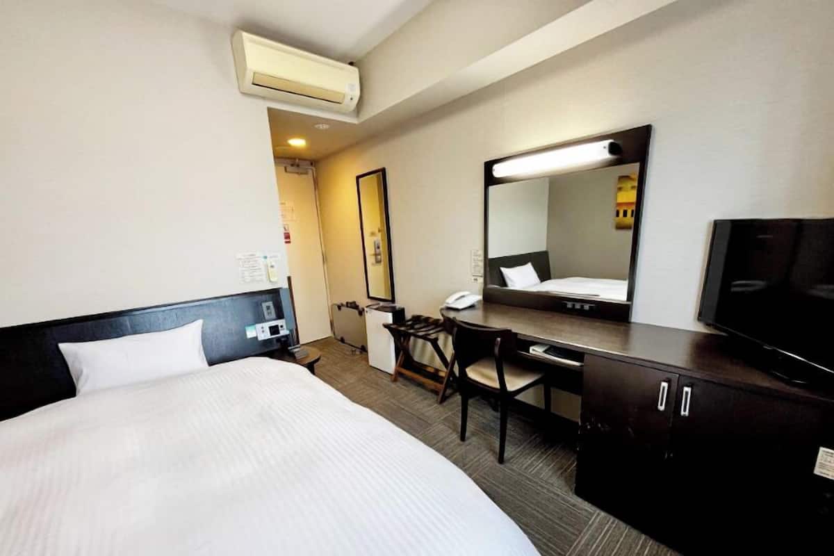 1 bedroom, desk, free WiFi, bed sheets