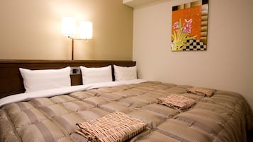 Escritorio, wifi gratis y ropa de cama