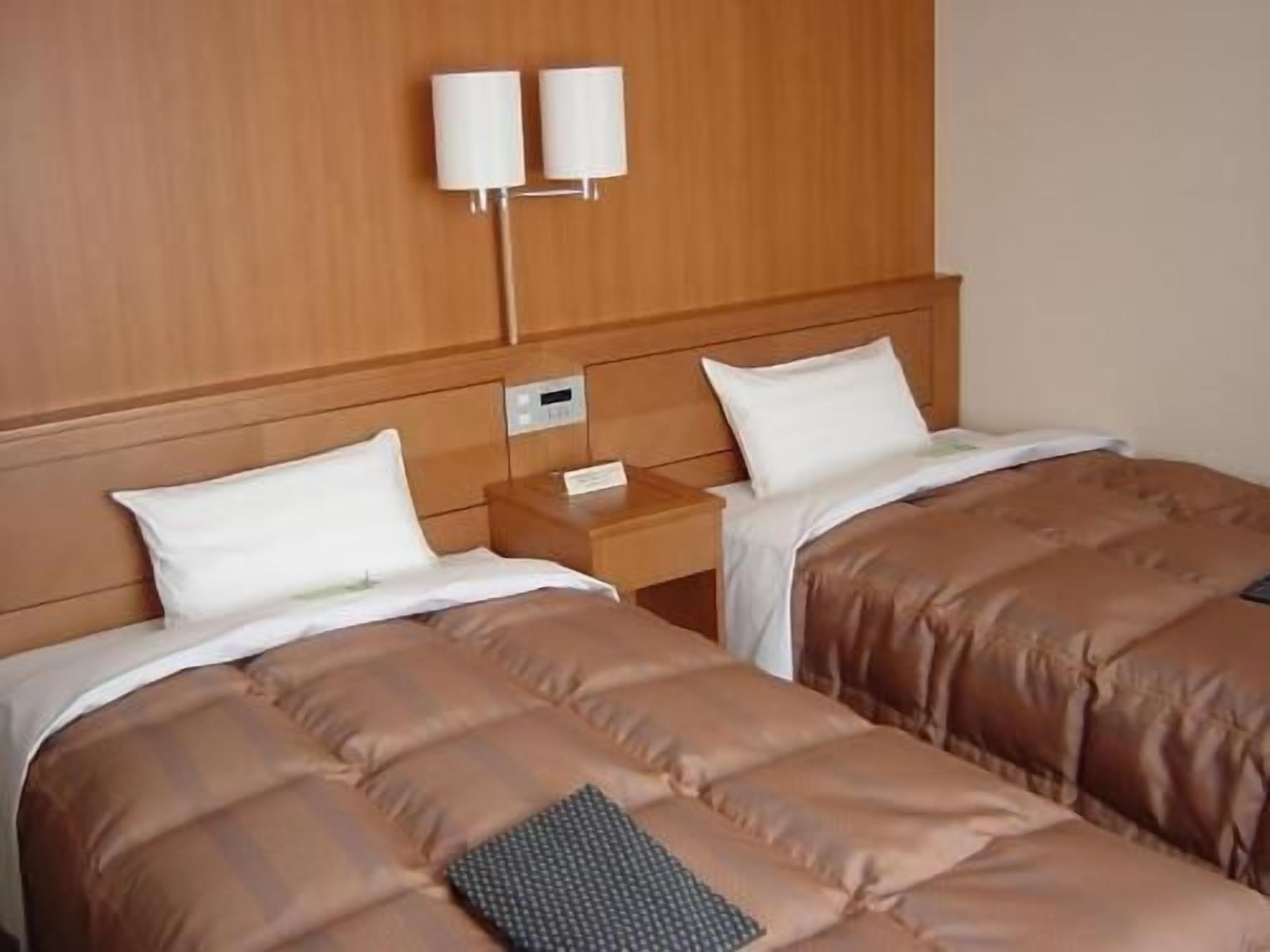 Escritorio, wifi gratis, ropa de cama
