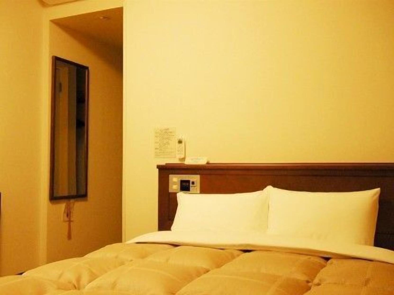 Free WiFi, bed sheets
