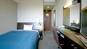 A hotel room with a bed, a desk, a chair, a mirror, and a television. - Hotel Route Inn Yatsushiro (Yatsushiro)