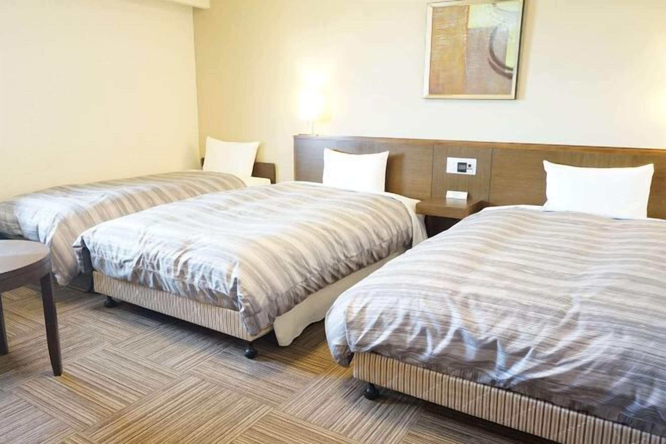 Free WiFi, bed sheets