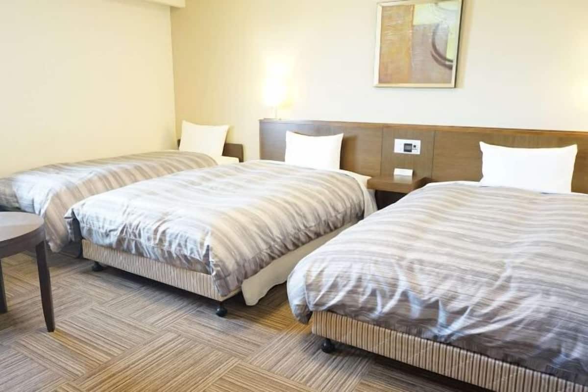 Free WiFi, bed sheets