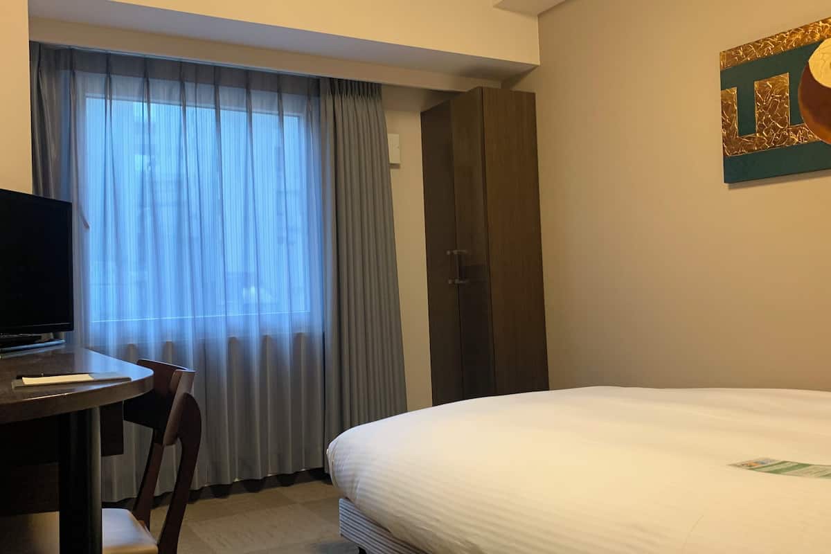 Desk, WiFi (free), bed sheets