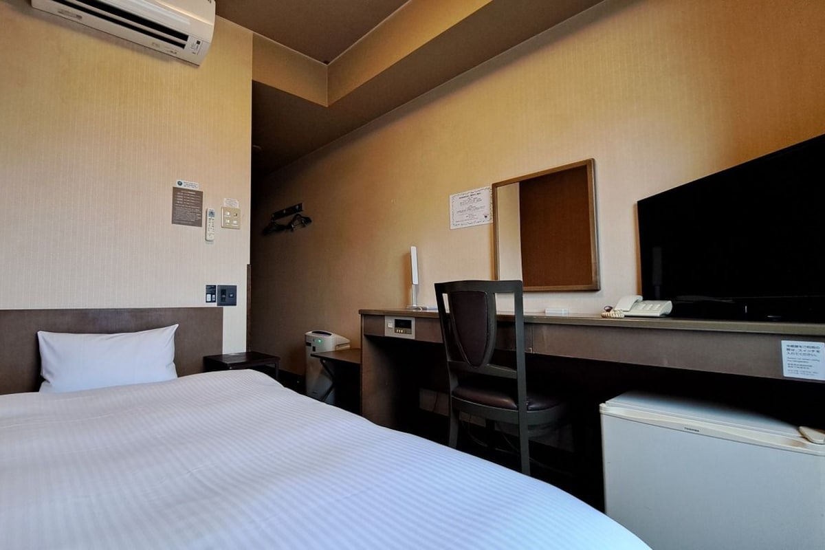 Standard Single Room Smoking