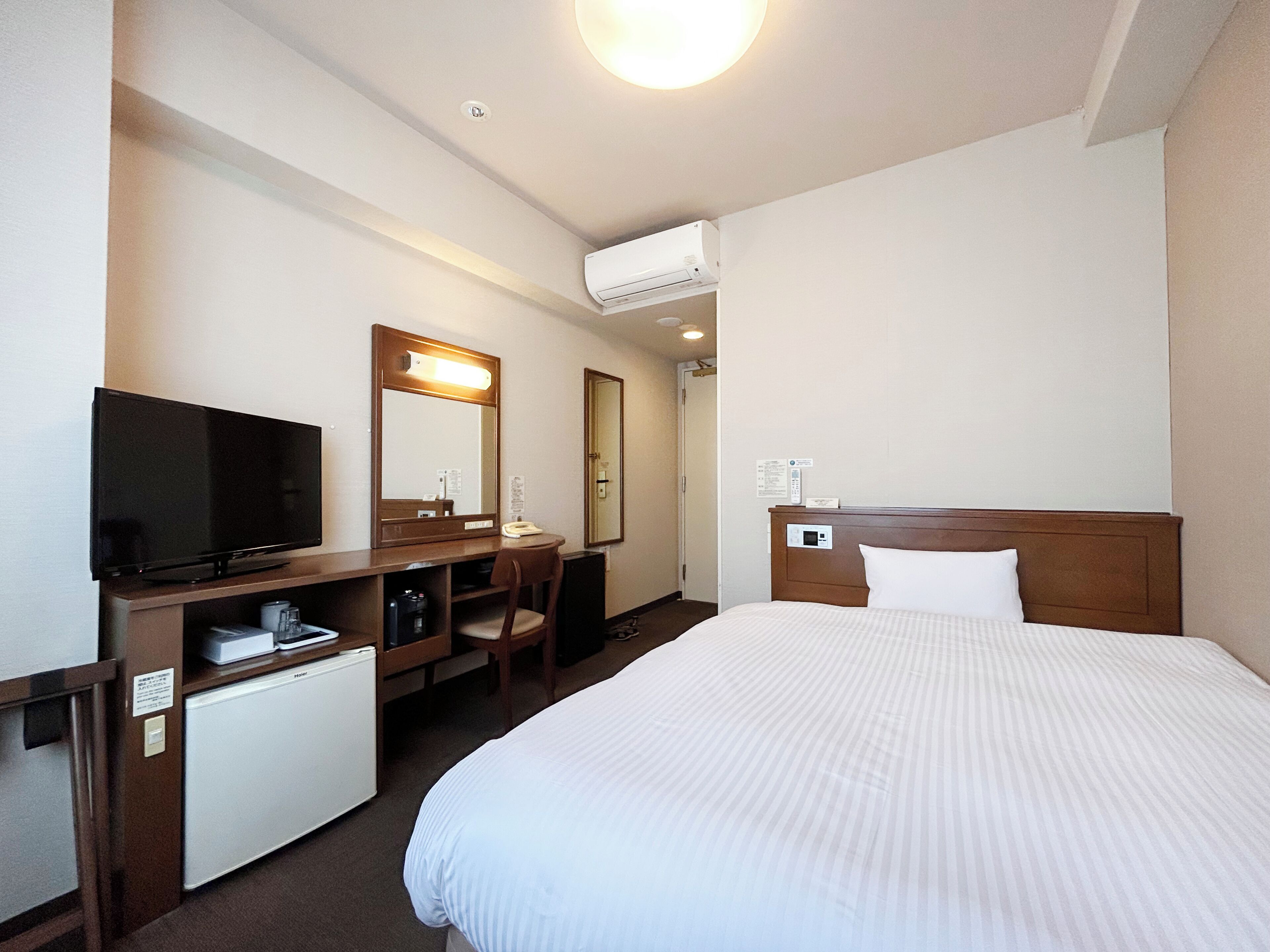 Bureau, Wi-Fi gratuit, draps fournis