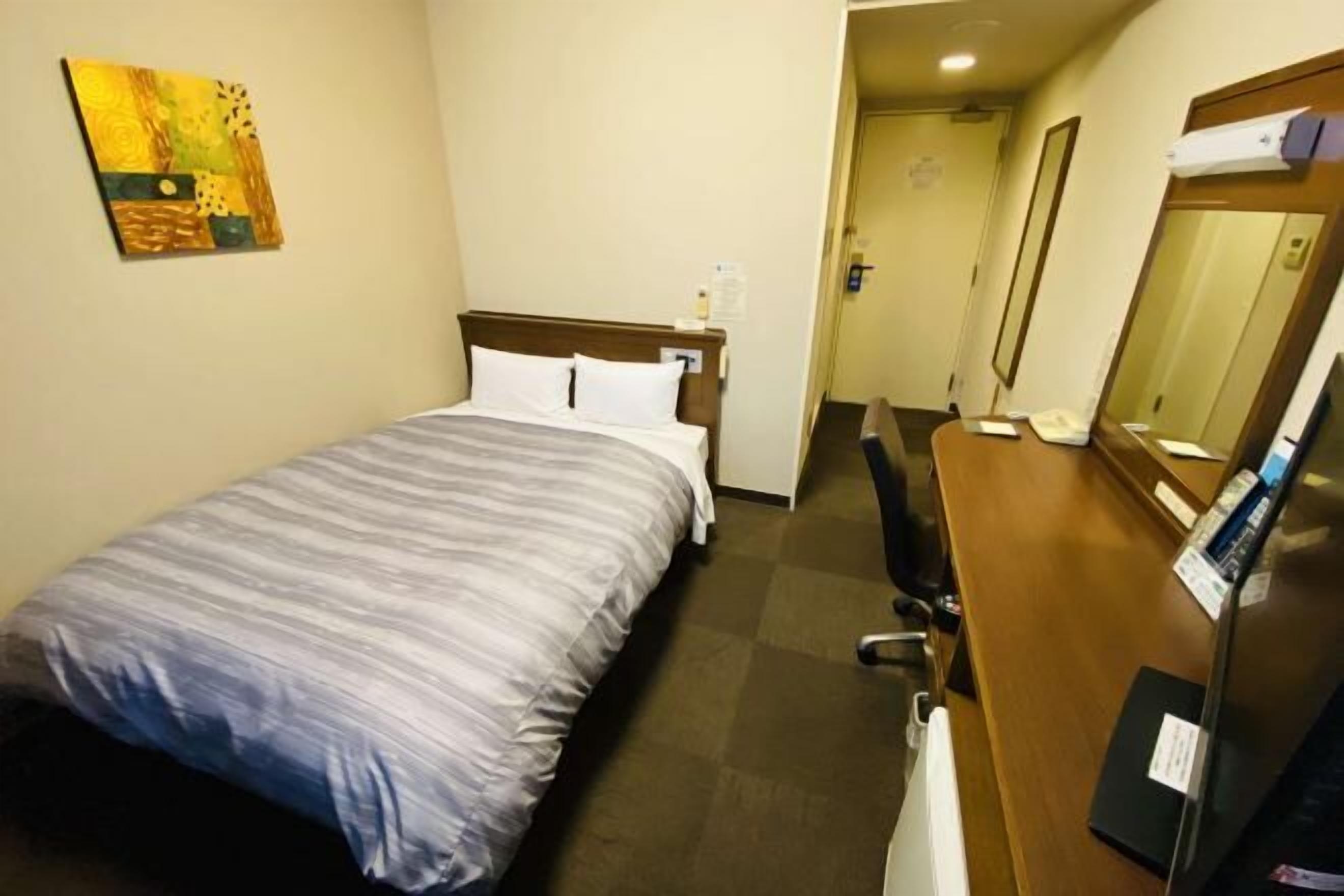 Desk, free WiFi, bed sheets