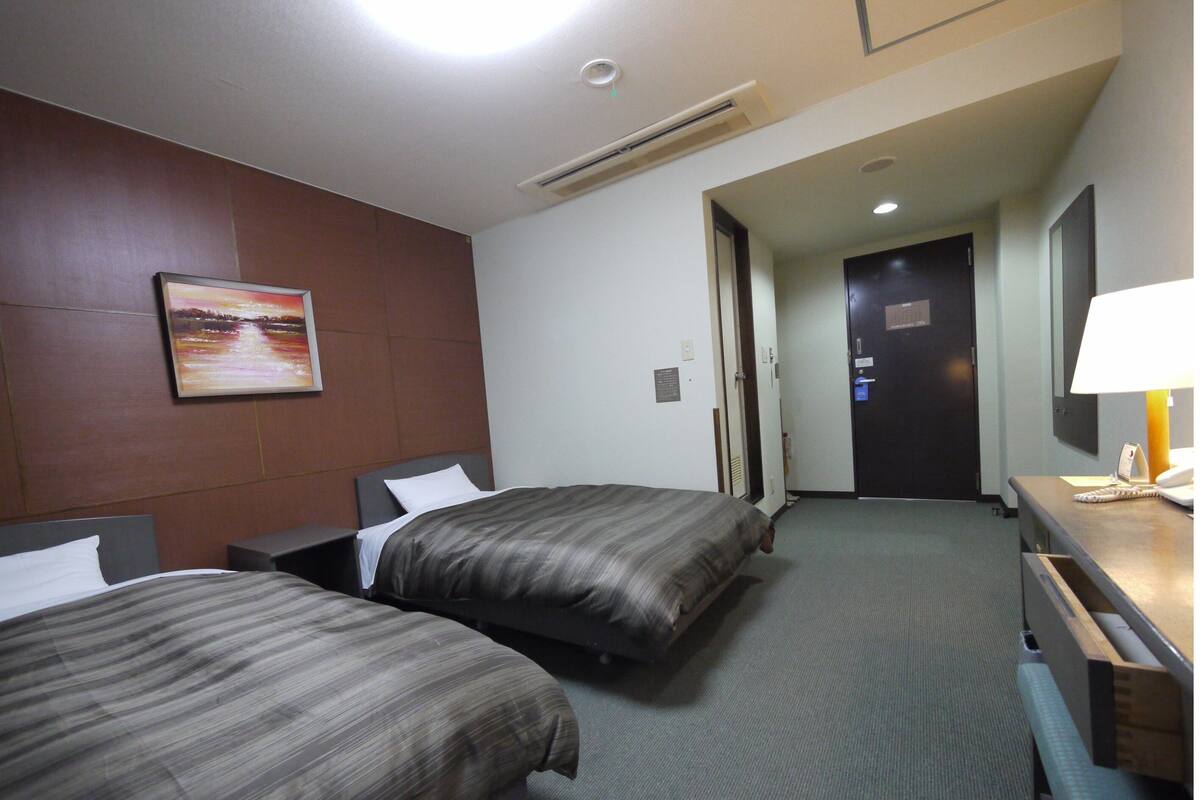 Desk, free wired Internet, bed sheets