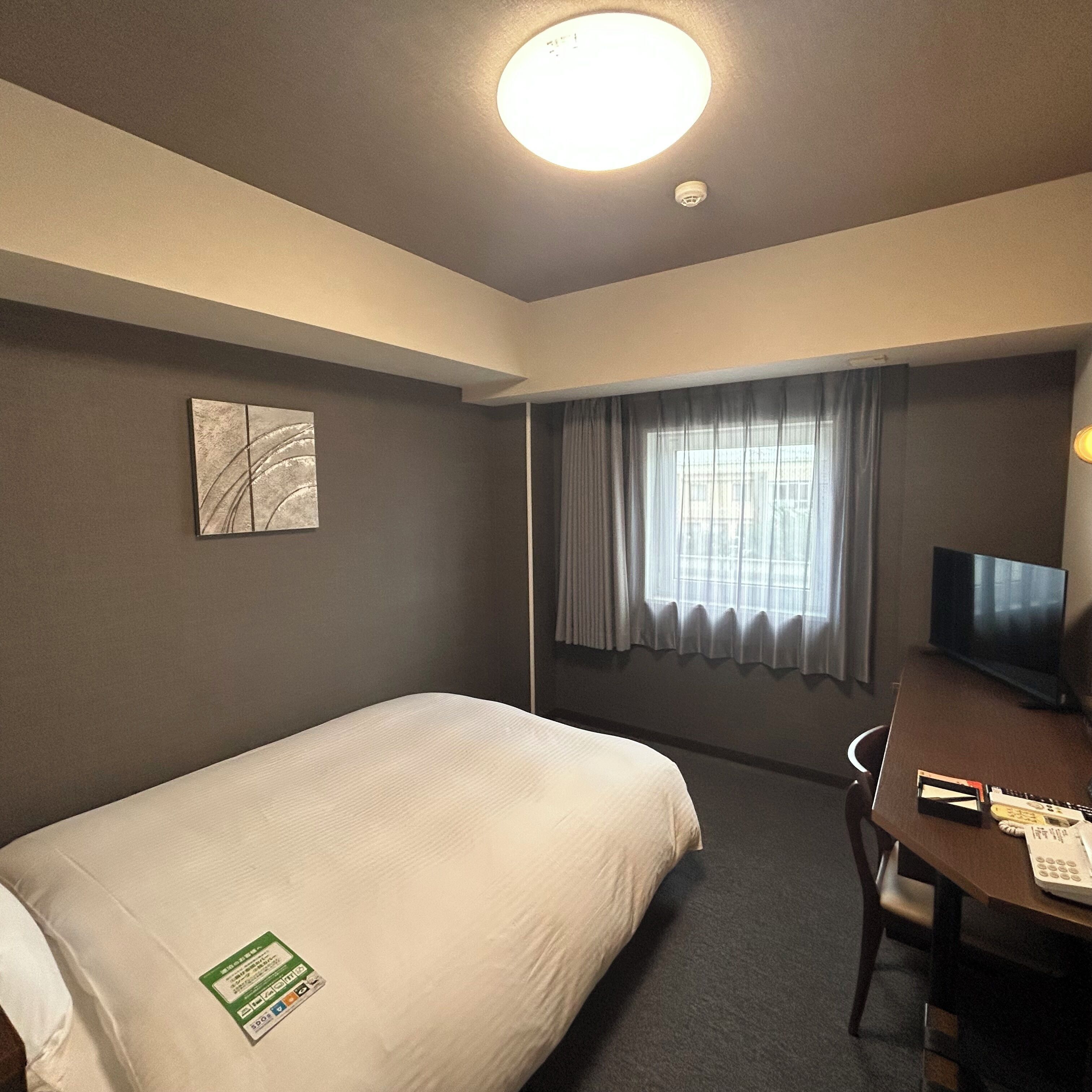 Desk, free WiFi, bed sheets