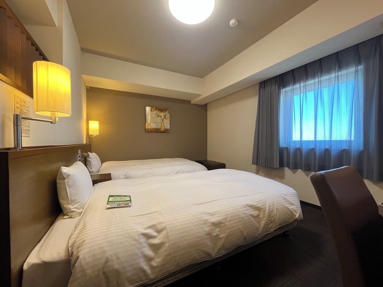 Desk, free WiFi, bed sheets
