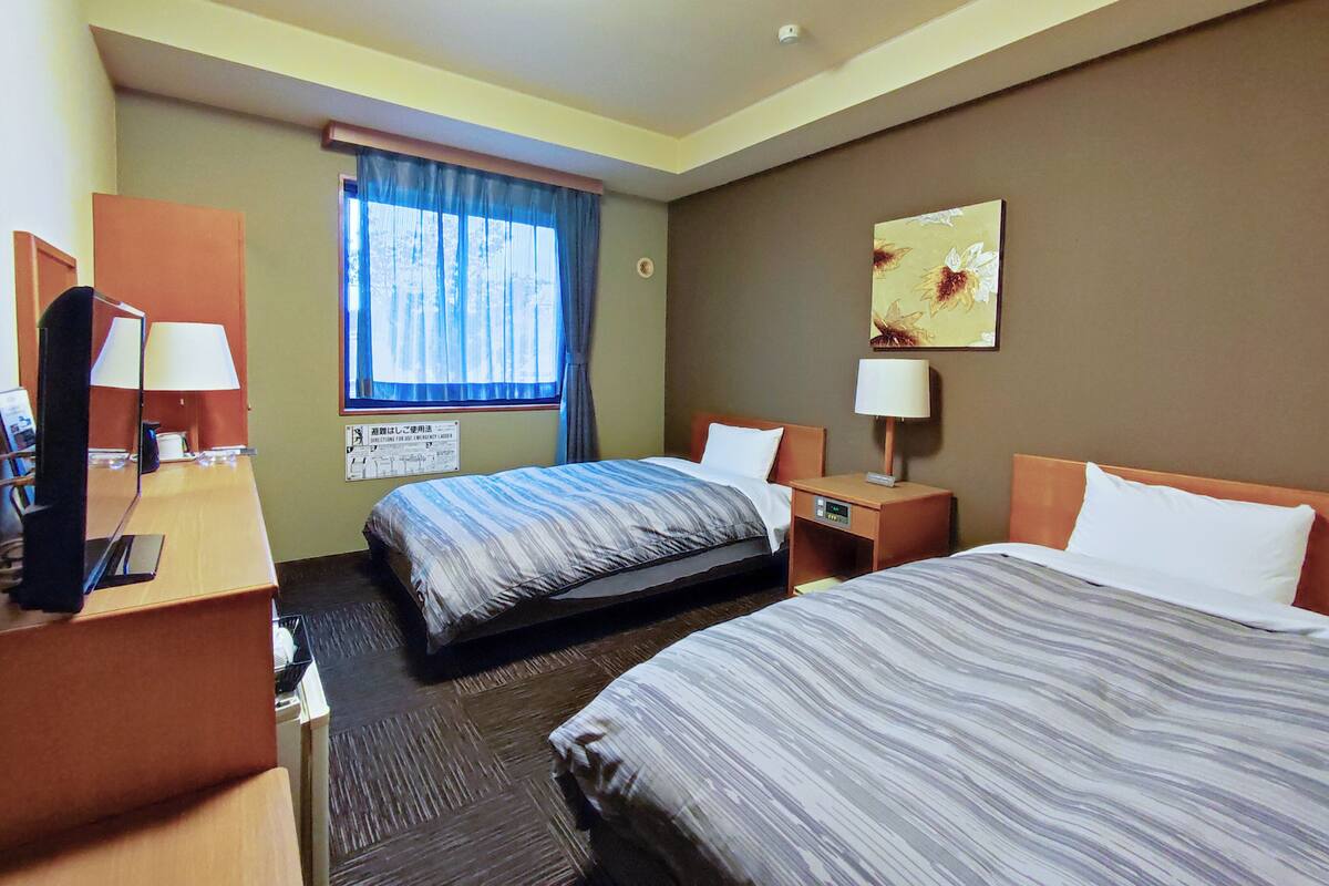 Desk, free WiFi, bed sheets