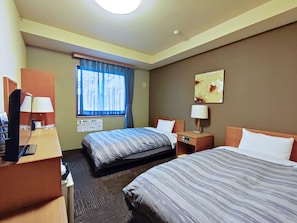 Desk, free WiFi, bed sheets - Hotel Route-Inn Court Azumino Toyoshina Ekiminami (Azumino)