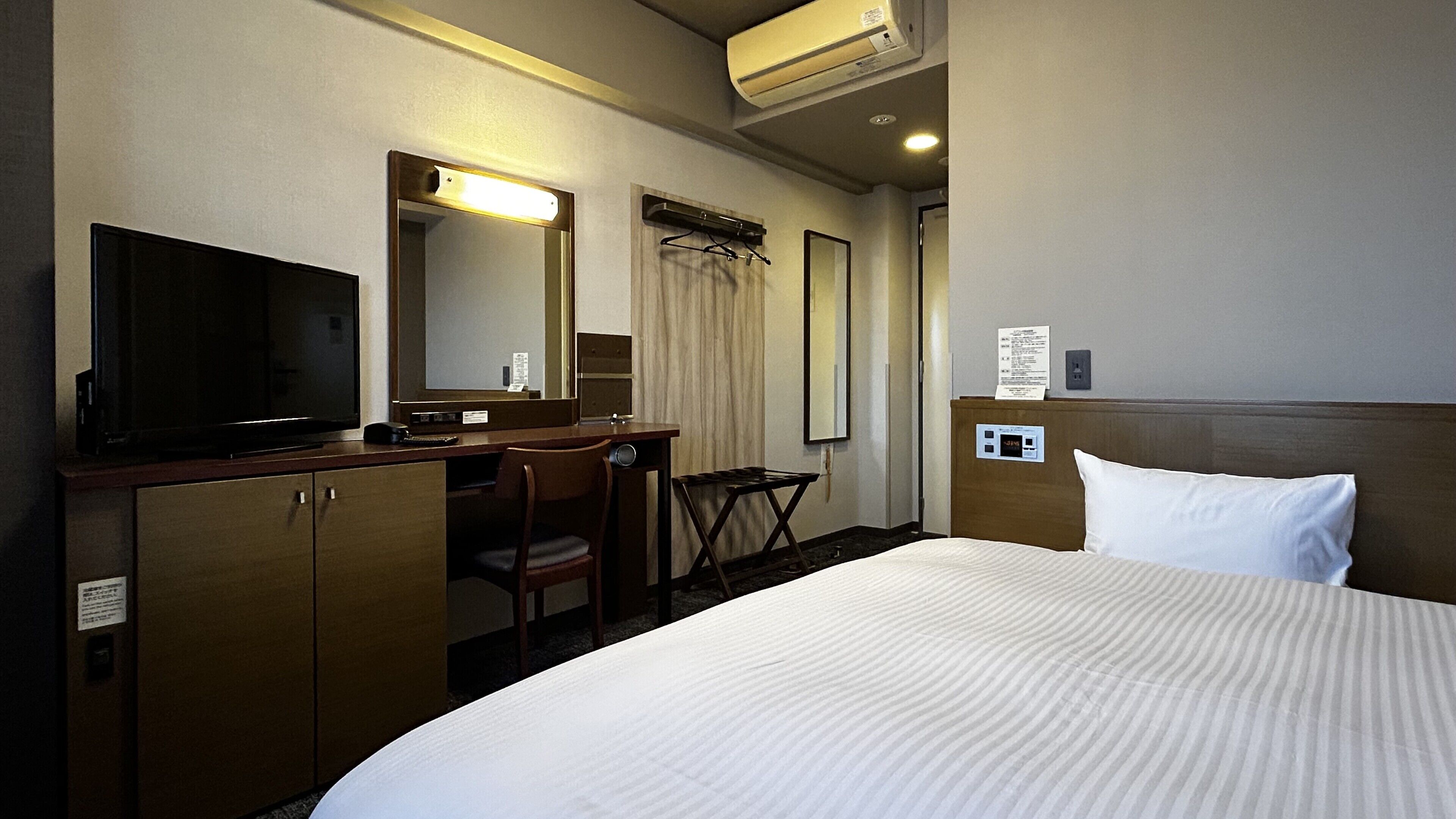 Free WiFi, bed sheets