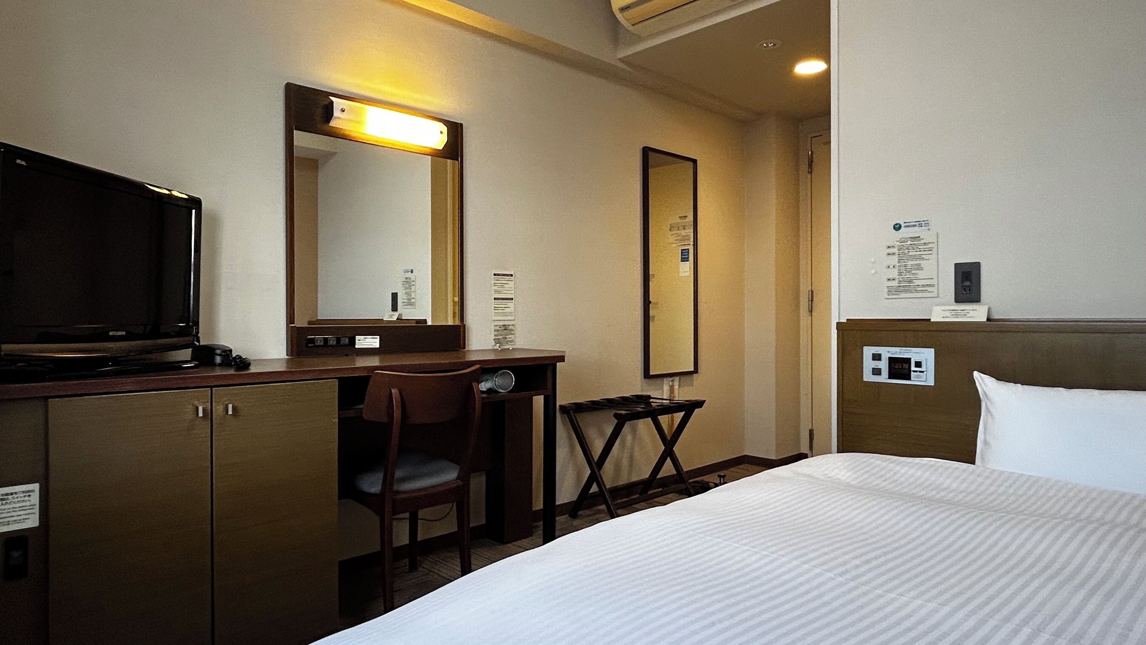 Free WiFi, bed sheets