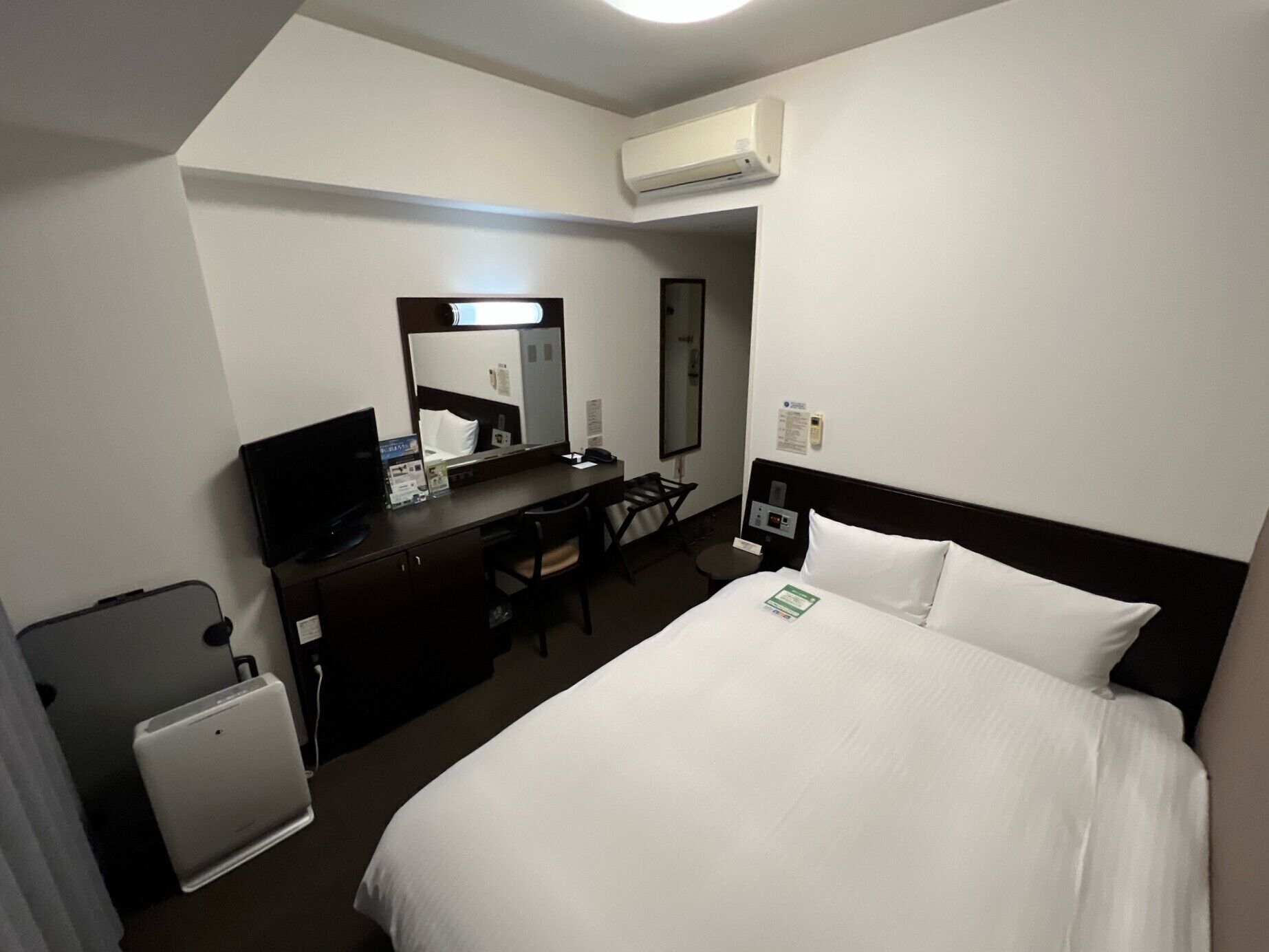 Desk, free WiFi, bed sheets