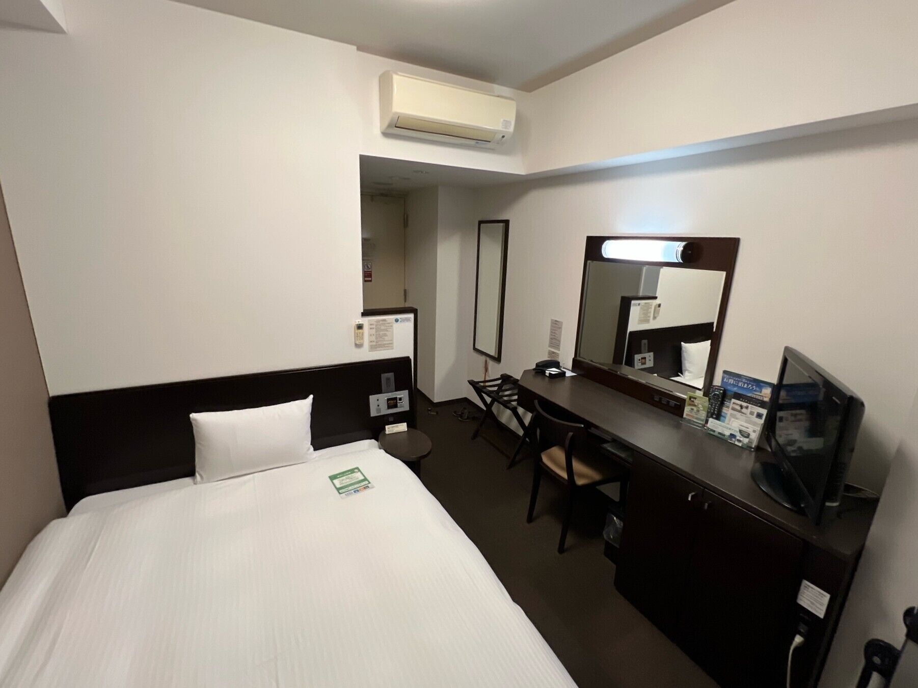 Desk, free WiFi, bed sheets