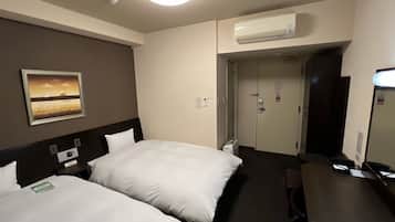 Skrivebord, wi-fi (inkludert) og sengetøy