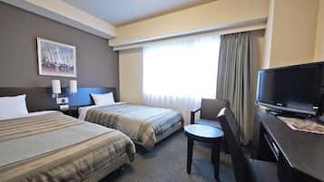 Escritorio, wifi gratis y ropa de cama