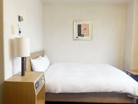 Escritorio, internet por cable gratis y ropa de cama . Hotel Route-Inn Seibu Chichibu Ekimae