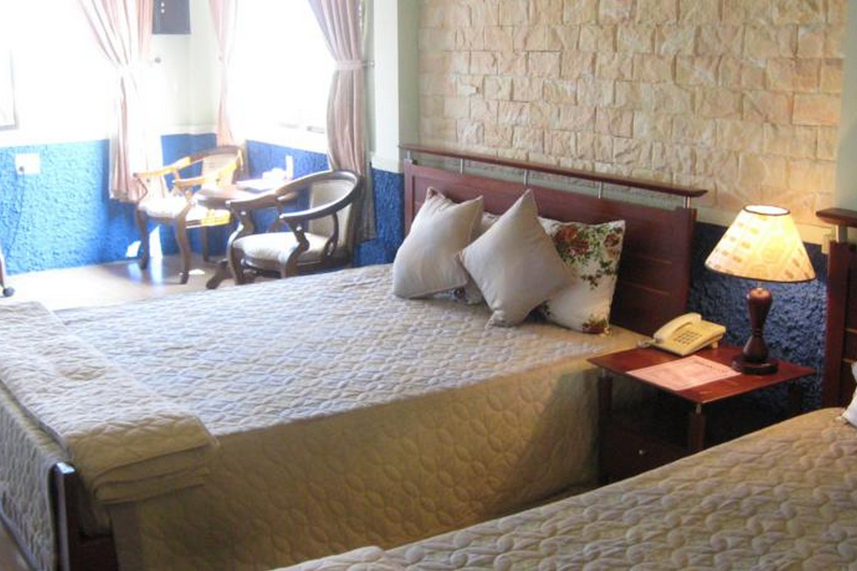 family suite | premium bedding, down duvets, pillow-top beds, minibar