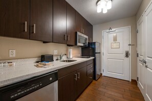 Fridge, microwave, stovetop, dishwasher - TownePlace Suites by Marriott Vincennes (Vincennes)