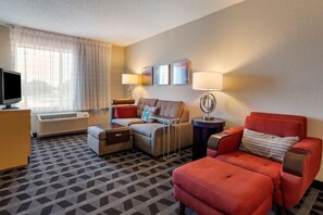 37-inch flat-screen TV with cable channels, TV, Netflix - TownePlace Suites by Marriott Vincennes (Vincennes)