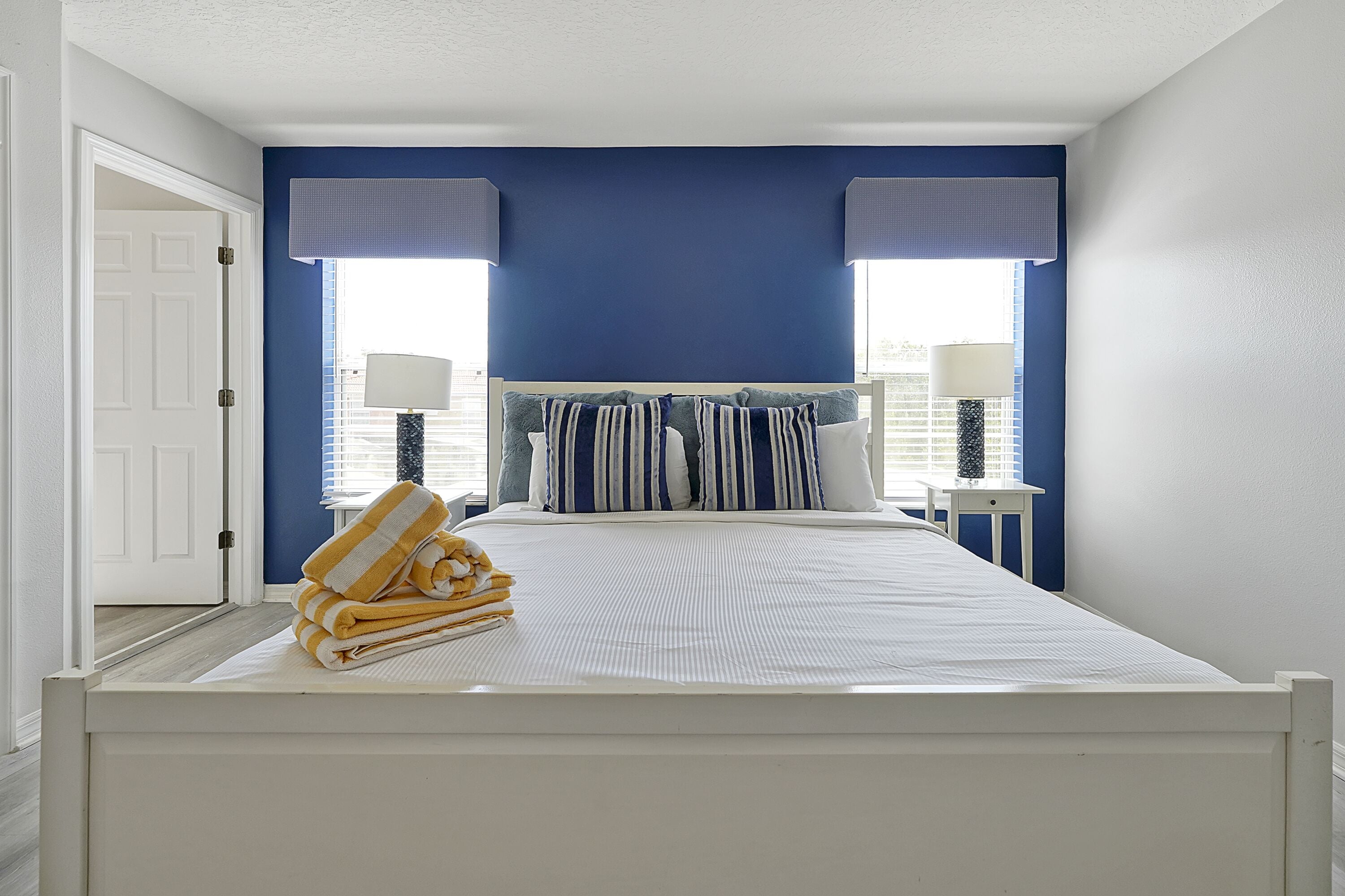 Maison mitoyenne Exclusive, 4 chambres, piscine privée | Coffres-forts dans les chambres, décoration personnalisée