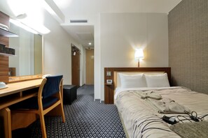 Premium bedding, down duvets, desk, free WiFi - Kanazawa Manten Hotel Ekimae (Kanazawa)