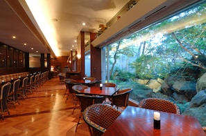 Daily cooked-to-order breakfast (JPY 1280 per person)