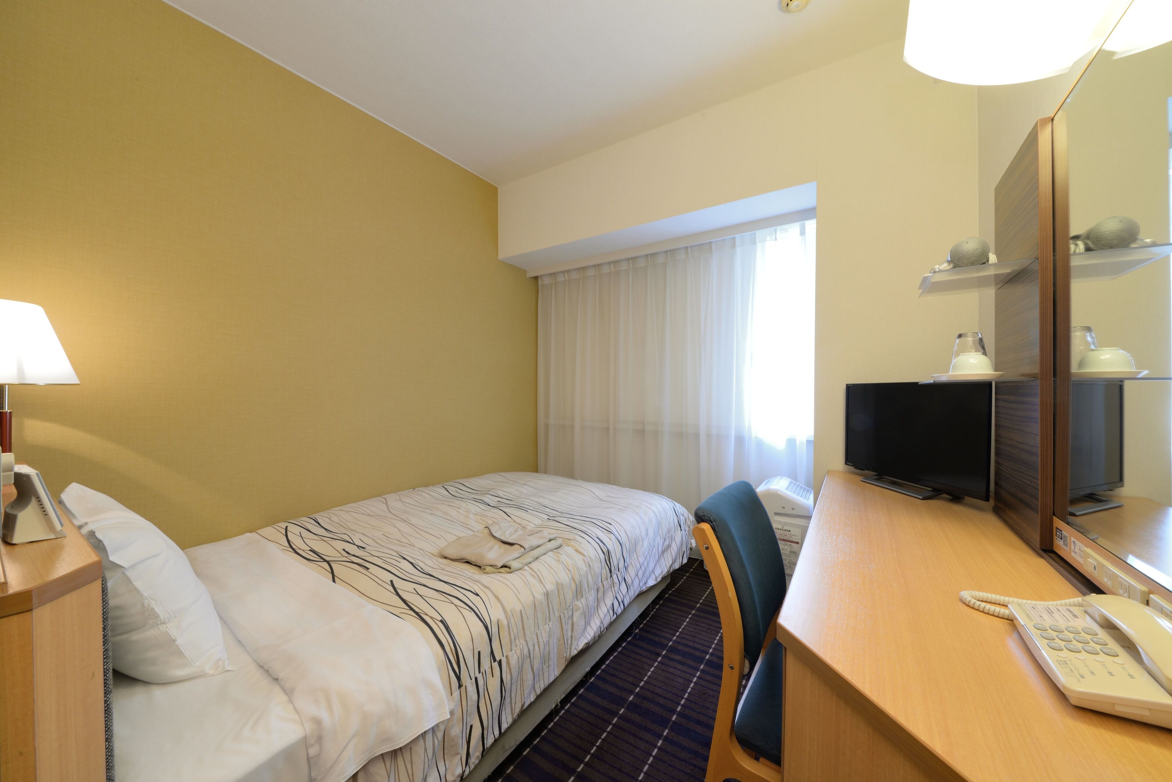 premium bedding, down duvets, desk, free wifi