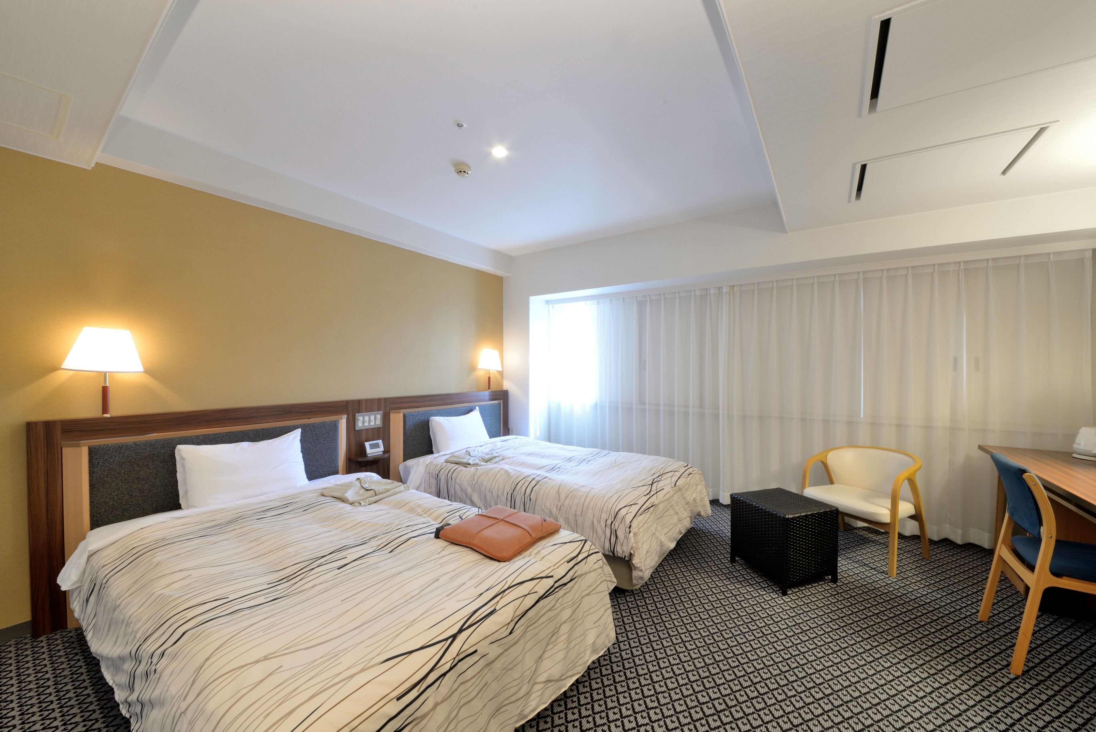 deluxe twin room (21sqm), 2 twin beds, non smoking | premium bedding, down duvets, desk, free wifi