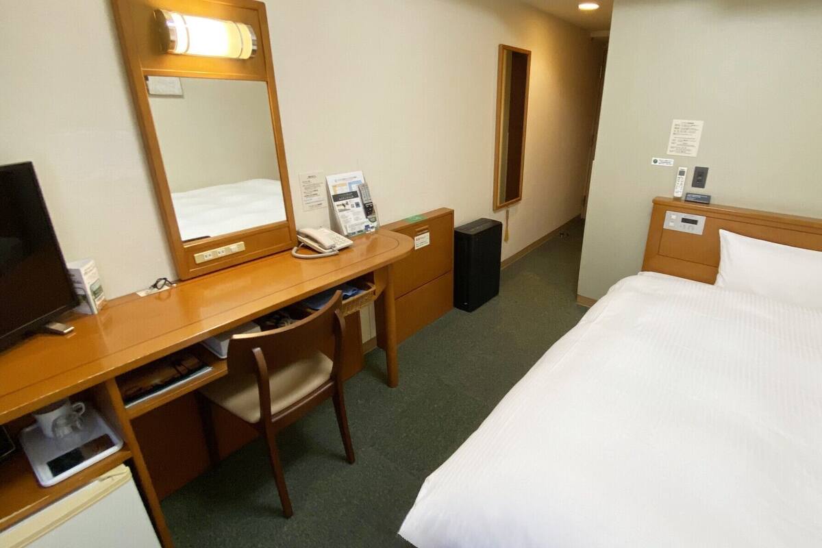 Desk, WiFi (free), bed sheets