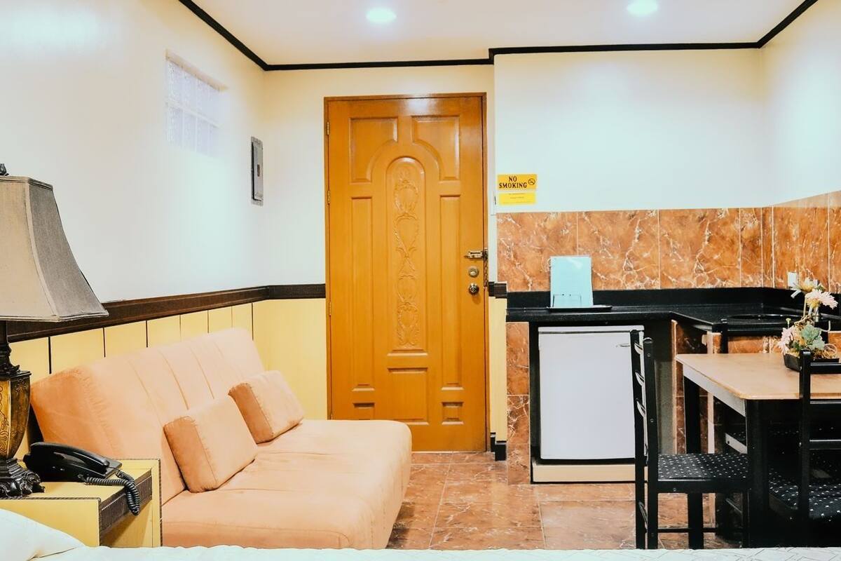 Grand Suite | Living room | TV