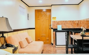 Grand Suite | Living room | TV - Ancestors Pension House (Mandaue)