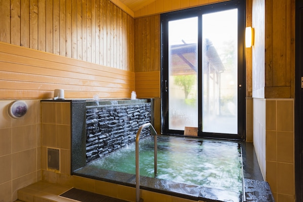 サウナ、スチームサウナ、温泉 / 鉱泉
