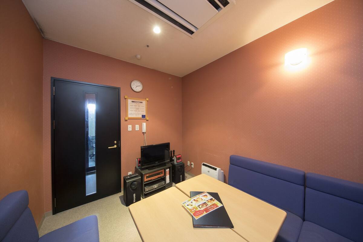karaoke room
