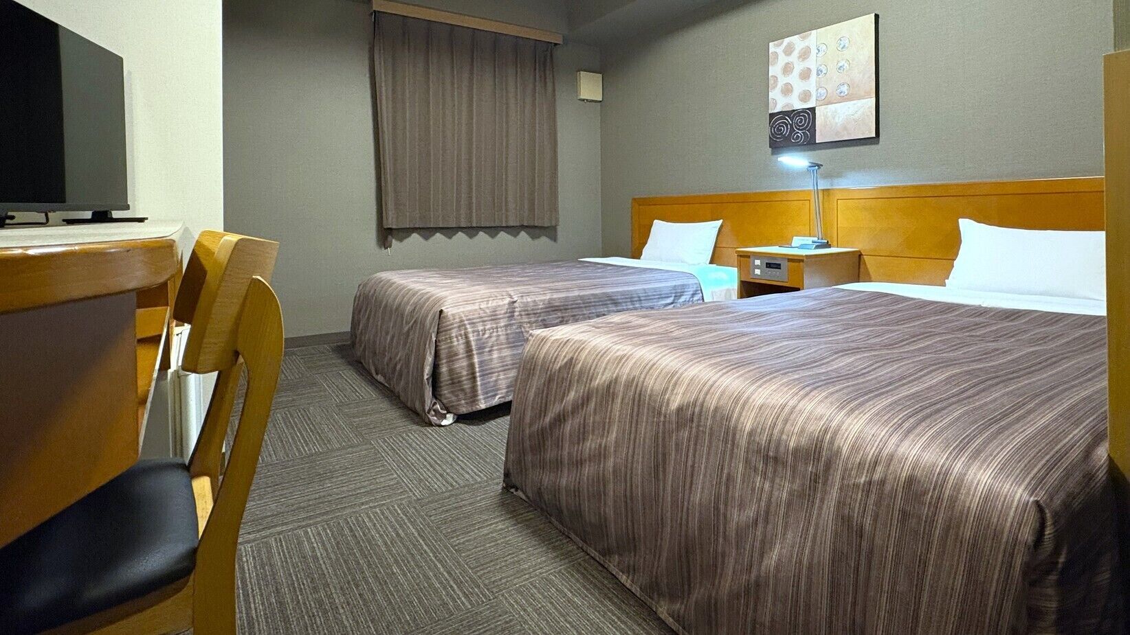 Desk, free WiFi, bed sheets