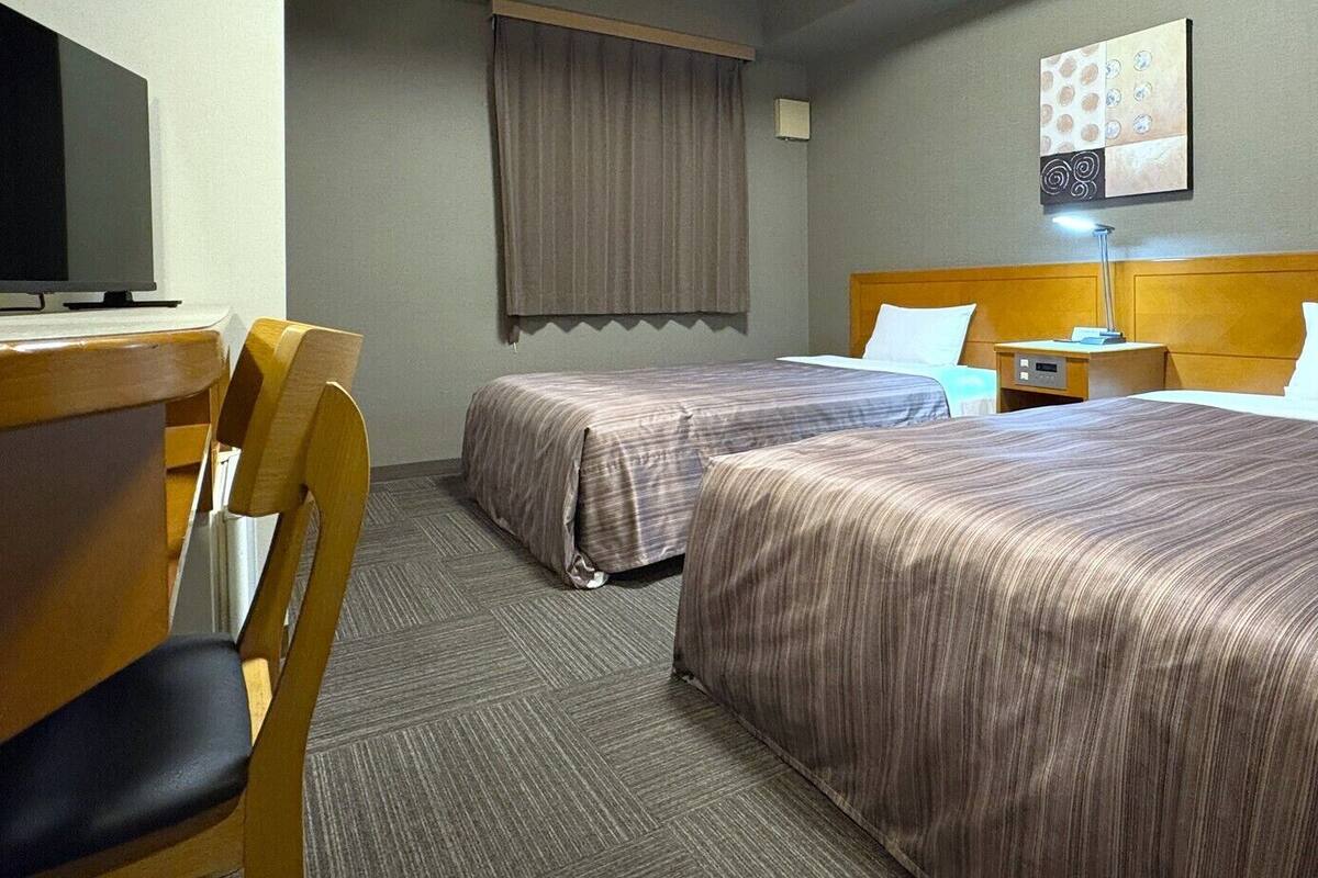 Desk, WiFi (free), bed sheets