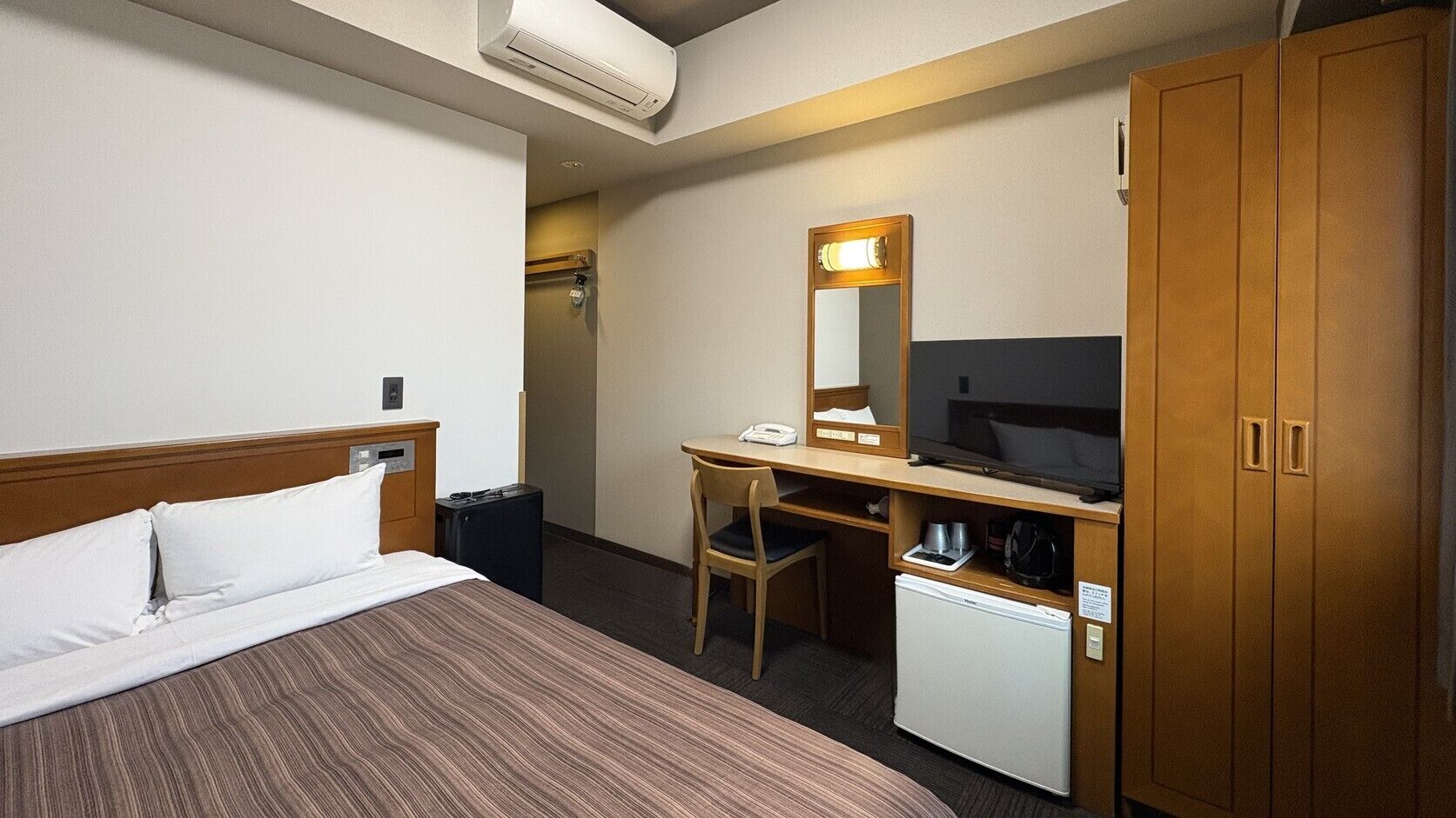 Desk, free WiFi, bed sheets