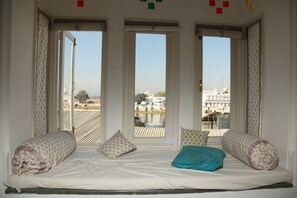 Iron/ironing board, bed sheets - Hotel Aashiya Haveli (Udaipur)